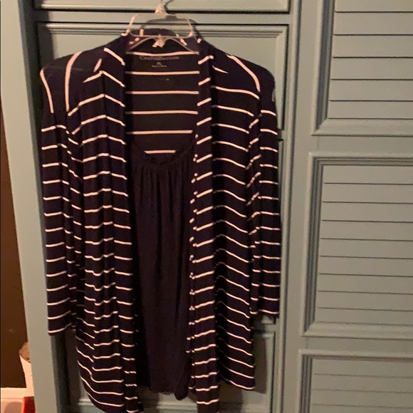 Ladies tops -bundle - Picture 5 of 6